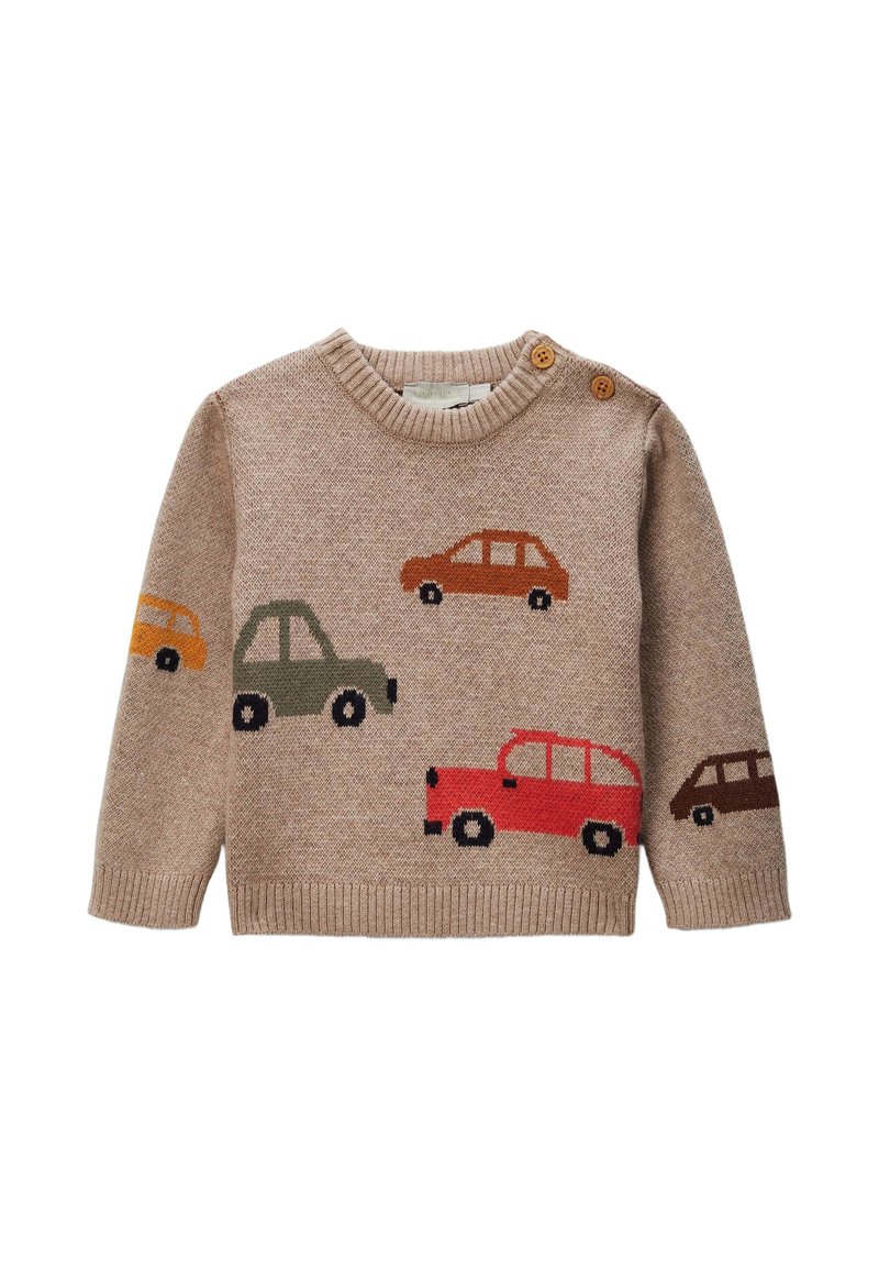 Pull en tricot beige avec des motifs de voitures en orange, vert, rouge et marron. Présente un col rond à côtes et deux boutons en bois à l'épaule.