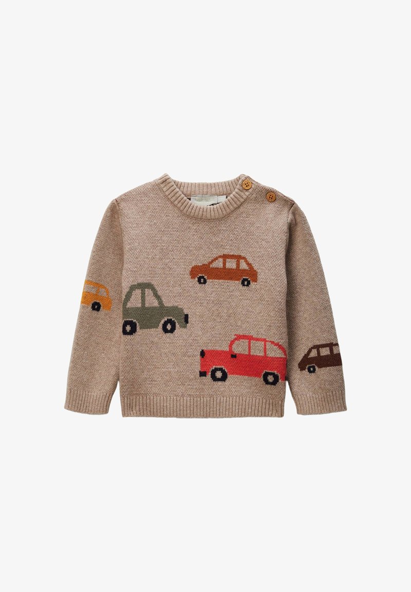 Pull en tricot beige avec des motifs de voitures en orange, vert, rouge et marron. Présente un col rond à côtes et deux boutons en bois à l'épaule.