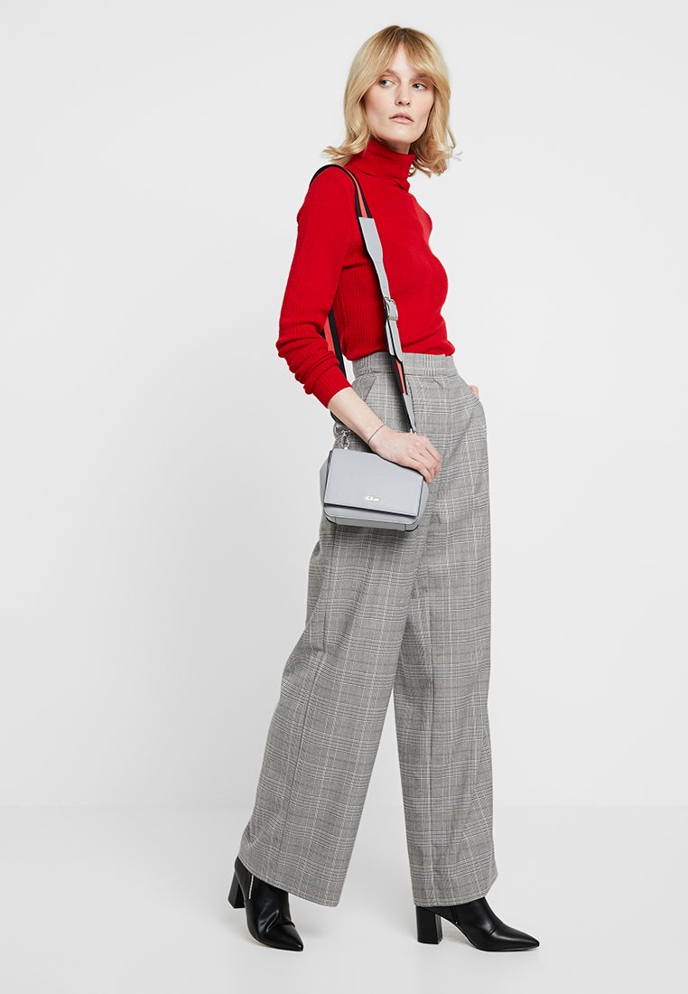 s.Oliver CITY BAG Skulderveske light grey Zalando.no s.Oliver CITY BAG Skulderveske light grey Zalando.no