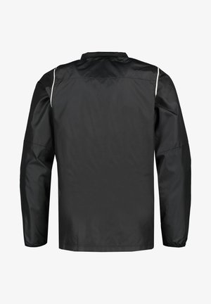 Chaqueta informal negra con mangas largas, cuello y acentos blancos en los hombros. Fabricada en material sintético liso y ligero.