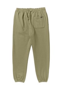 Joggers en verde oliva, hechos de tela suave, con cintura elástica, puños elásticos y un bolsillo trasero. Textura suave con detalles mínimos.