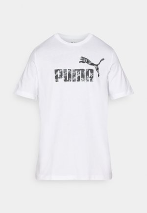 T-shirt blanc à manches courtes en coton, arborant un grand logo "PUMA" à motif camouflage avec un graphique de puma en saut au-dessus.