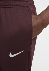 Nike Performance STRIKE PANT - Spodnji deli trenirk - burgundy crush wolf grey wolf grey