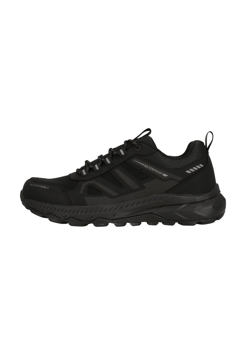 Schwarzer wasserdichter Sportschuh mit einem strukturierten Mesh-Obermaterial, Gummisohle, elastischen Schnürsenkeln und minimalen reflexiven Akzenten für Sichtbarkeit.