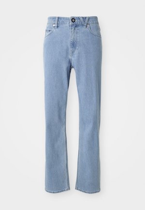 Jeans in denim azzurro chiaro con un design a gamba dritta, stile a cinque tasche, chiusura con un singolo bottone e una leggera texture sfumata.