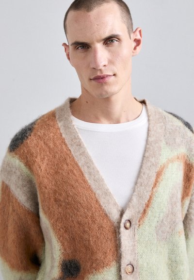 Nanushka NESSIN - Adīta jaka - green