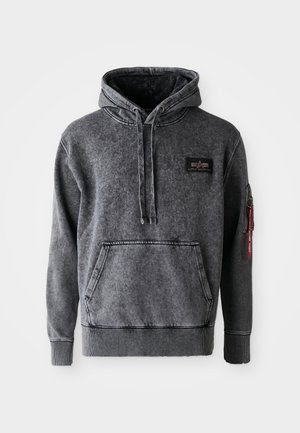 Felpa grigia in cotone con tasca frontale, cappuccio con cordino, polsini e orlo a costine, e un'etichetta con il marchio sul petto. Tasca laterale con zip.