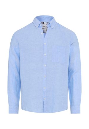 Lichtblauw overhemd met lange mouwen, knopen aan de voorkant, een knoopsluitingkraag en een borstzak, afgebeeld op een witte achtergrond.