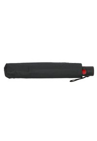 Paraguas compacto negro con una cubierta de tela suave, forma cilíndrica y un botón rojo en el mango para abrir y cerrar.