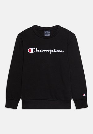 Czarna bluza z długim rękawem z białym i czerwonym logo "Champion" na środku klatki piersiowej oraz małym logo na mankiecie lewej rękawicy.