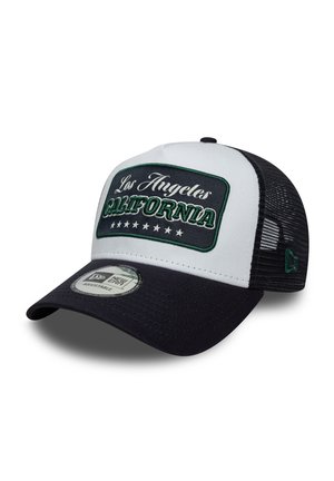 Casquette de baseball bicolore noire et blanche avec dos en mesh, comportant un patch texte ""Los Angeles California"" à l'avant et une sangle réglable.