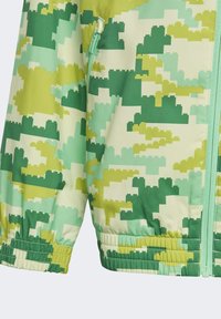 adidas Sportswear LEGO® PLAY - Mezisezónní bunda  - core green   halo