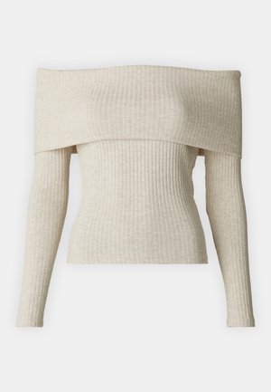 Haut ribbed beige clair à épaules dénudées, avec des manches longues, présentant une silhouette ajustée et une texture lisse.