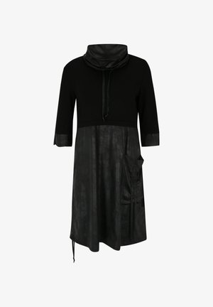 Schwarzes Kleid mit Kapuzenkragen, kurzen Ärmeln und lässiger Passform. Verfügt über einen glatten Oberstoff und eine Tasche mit gerafften Details.