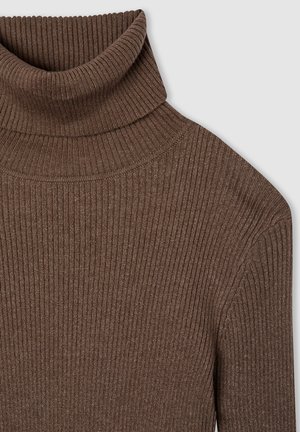 Maglione a collo alto a coste marrone con un motivo di maglia testurizzato. Il tessuto sembra morbido ed elastico.