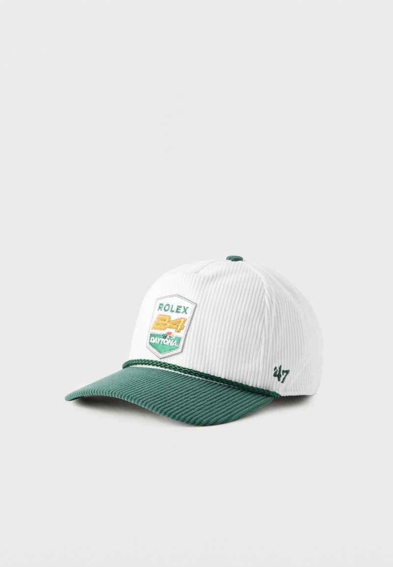 Λευκό και πράσινο καπέλο μπέιζμπολ από κορδονέ ύφασμα με μπατζ "Rolex 24 Daytona" στο μπροστινό μέρος και το κέντημα "'47" στο πλάι.
