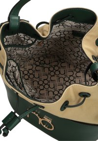 Zielona skórzana torba w kształcie wiadra z beżowym płóciennym wykończeniem i złotymi akcesoriami. Wnętrze wykończone wzorzystą tkaniną i kieszenią na zamek.