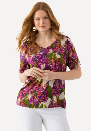 Kortærmet V-hals top med et blomstermotiv i lilla, pink og grønne nuancer på en hvid baggrund. Fremstillet af et blødt, let stof.