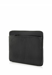 Czarna skórzana etui na laptopa z zapięciem na zamek i przednią kieszenią. Posiada gładką teksturę i minimalistyczny design, odpowiedni do urządzeń.