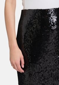 Vera Mont PAILLETTEN-MIT ELASTISCHEM BUND - Bleistiftrock - schwarz