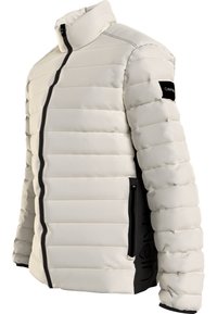 Giacca invernale bianca imbottita con zip nera, pannelli laterali neri e patch del logo Calvin Klein sulla manica sinistra.