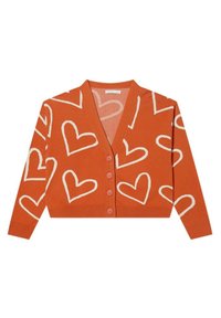 Oranje cardigan met een V-hals, lange mouwen en witte hartpatronen. Vijf roze knopen aan de voorkant maken het design compleet.