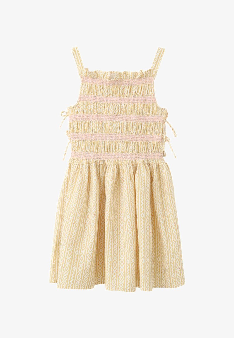 Robe jaune clair sans manches avec corsage froncé rose, liens latéraux et jupe avec motifs géométriques verticaux.