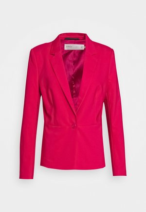 Světlý růžový přizpůsobený blázor s jedním knoflíkem, klopami, dlouhými rukávy a hladkým saténovým podšíváním.