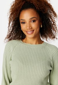 Bubbleroom ROUND NECK RIB KNITTED MIDI DREESS - Abito in maglia - green