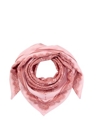 Roze zijden sjaal met kantachtig patroon, gevouwen in een cirkelvorm met puntige uiteinden op een witte achtergrond.