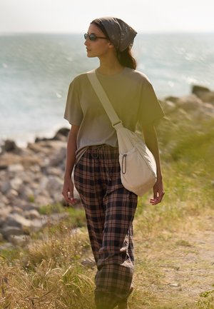 OYSHO, SHOPPER WITH SIDE POCKETS - Kabelka - beige