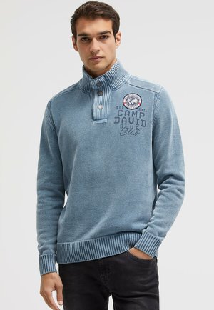 TROYER- CHENILLE MIT PRINT UND PATCH - Strickpullover - vintage blue