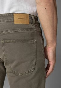 Next VINTAGE - REGULAR FIT - Straight leg jeans - dark khaki
