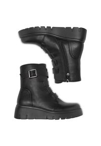 Czarne skórzane botki za kostkę z masywną podeszwą, bocznym zamkiem błyskawicznym i detalem z klamrą, z teksturowanymi panelami i regulowanymi paskami.