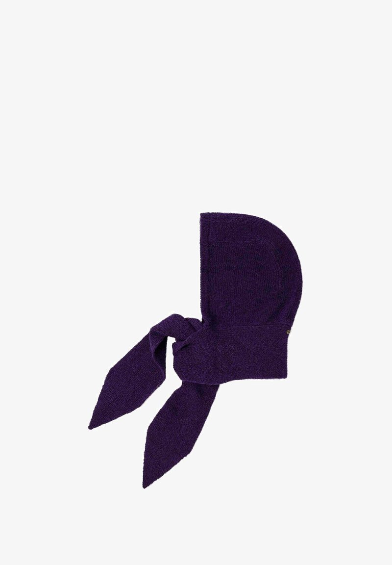 Gorro de punto morado con dos largas cintas puntiagudas que se extienden desde la parte trasera, colocado plano sobre un fondo blanco.