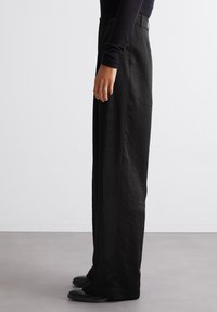 Marc O'Polo PLEATED STYLE WELT POCKETS - Pantalon classique - black