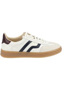 White leather sneaker with navy blue stripes, beige suede accents, and a brown rubber sole. Lace-up design with soft inner lining.