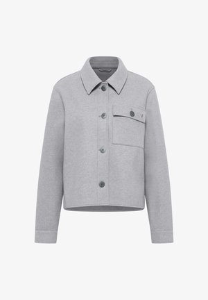 Grijze cropped jas van zachte stof, met een klassieke kraag, sluiting met knopen aan de voorkant, en een enkele borstzak met knoopdetail.