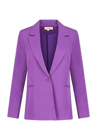 Lila kavaj med strukturerad design, notchkrage, enkelknäppt stängning och två framfickor, tillverkad av mjukt tyg.
