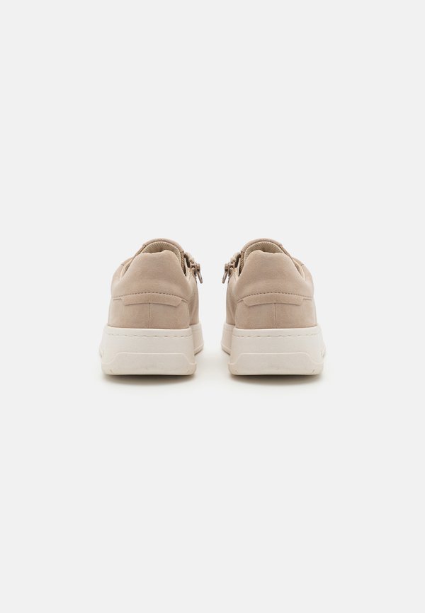 Trainers - sand4