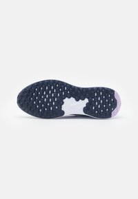 Nike Performance REVOLUTION 7 - Tenisice za cestovno trčanje - football grey/midnight navy/lilac bloom/lilac