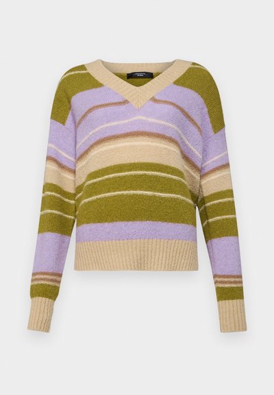 Πουλόβερ με V-λαιμόκοψη και ρίγες που παρουσιάζουν οριζόντιες ζώνες σε ελαιώδη πράσινο, λεβάντα, μπεζ και καφέ. Μαλακή υφή με ριμπ τελείωμα και μανίκια.