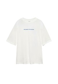 Biała oversize koszulka z niebieskim napisem na środku klatki piersiowej: "Poza sezonem. Celowo."