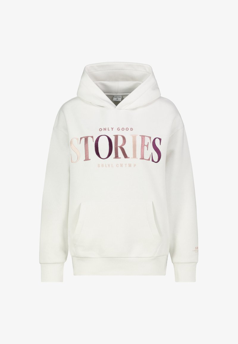 Witte hoodie met een voorste kangoeroe zak en een capuchon met aantrekkoord. "ENKEL GOEDE VERHALEN" gedrukt in verloopkleuren aan de voorkant.