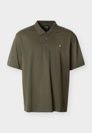 Olivgrünes Kurzarm-Poloshirt mit drei Knöpfen und kleinem gelbem Vogel-Logo auf der linken Brust gestickt.