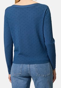 zero Sweter