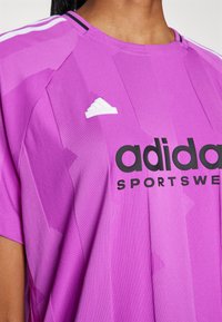 adidas Sportswear TIRO CUT STRIPES BOYFRIEND - Tričko s potlačou - purple burst