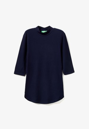 Dunkelblaues, geripptes Tunika mit hohem Kragen, dreiviertelÄrmeln und abgerundetem Saum. Glatte Textur mit minimaler Detailgestaltung.