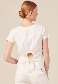 BONOBO Jeans MIT KURZEN ÄRMELN - T-shirt print - creme