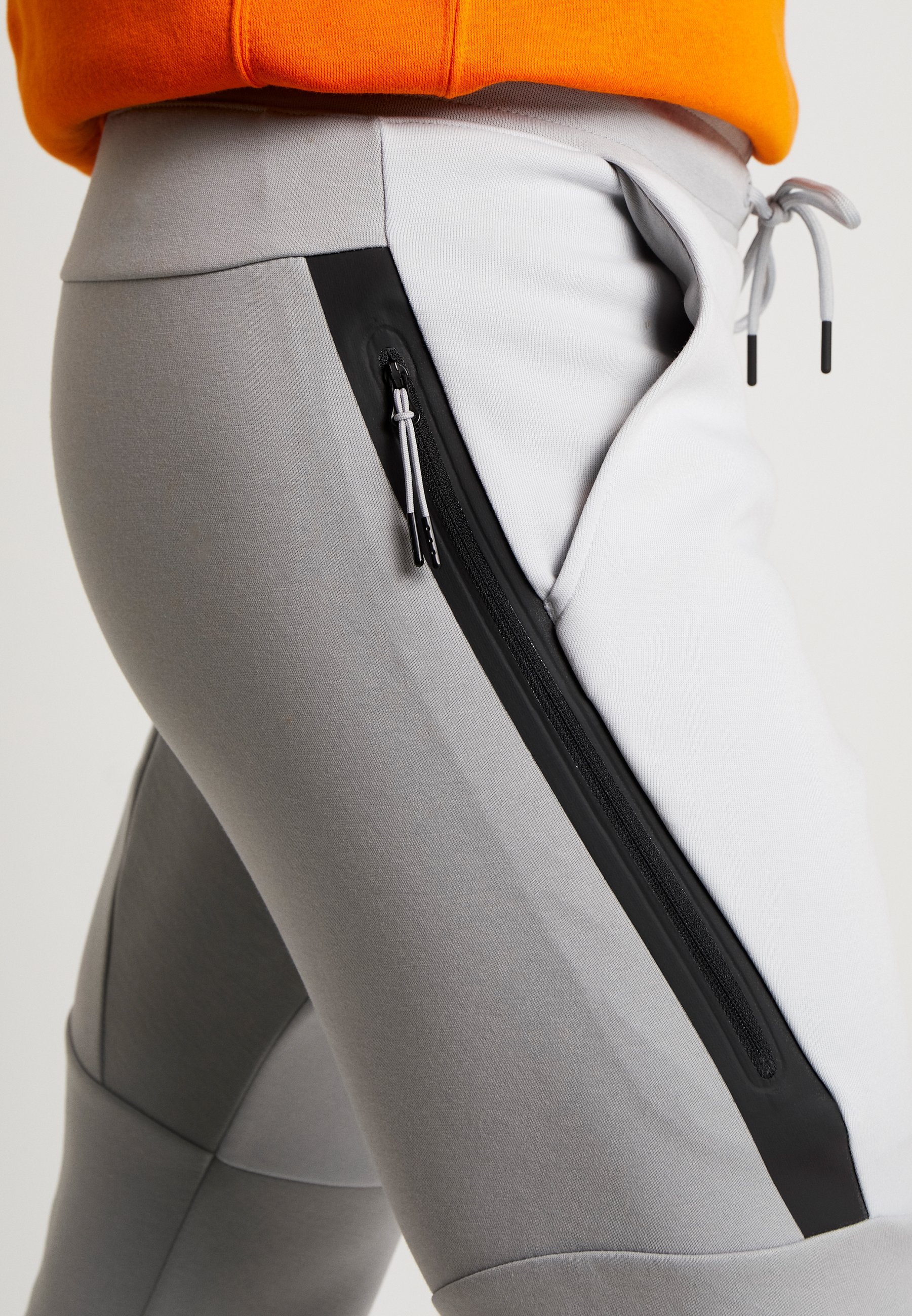 TECH Joggebukse smoke greypure platinum TECH Joggebukse smoke greypure platinum